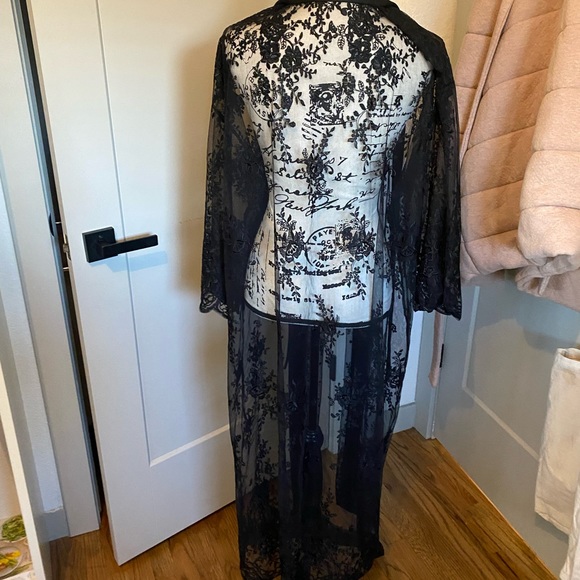 Rya Sheer Lace Robe - Picture 4 of 6